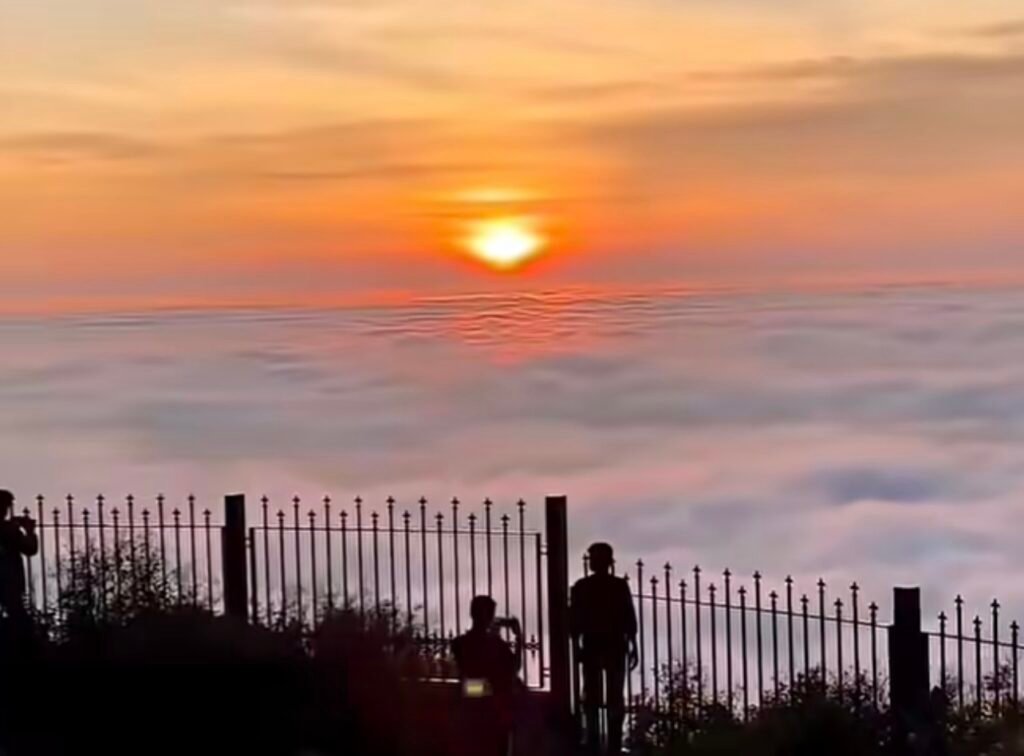 Sunrise point at Nandi Hills near Bengaluru, photo 1
